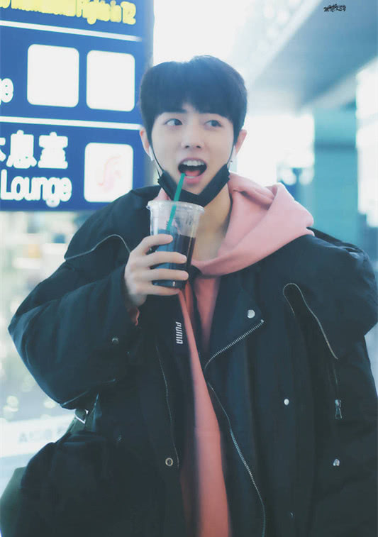 鹿晗已过时,肖战笑容杀了解一下,网友:一大早就被迷的