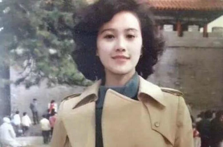 谁没年轻过,在没有ps的年代,妈妈的老照片美过当今女明星