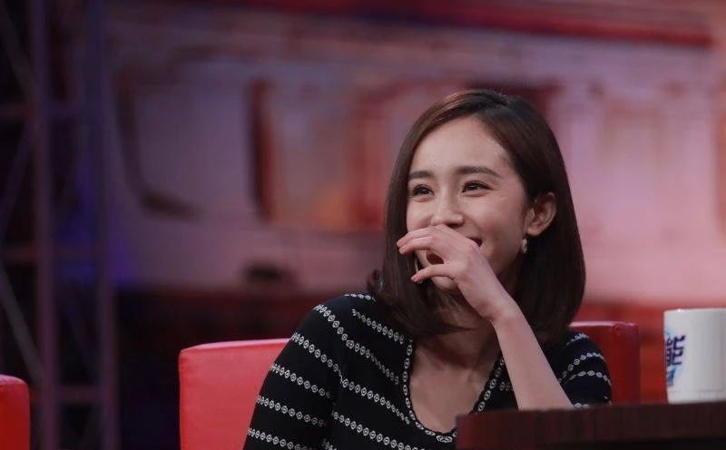明星应对突发事件:黄渤淡定,杨幂机智,最后一位