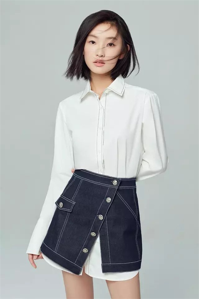 神似周冬雨白百何的小花经纪人爆料:周依然傍