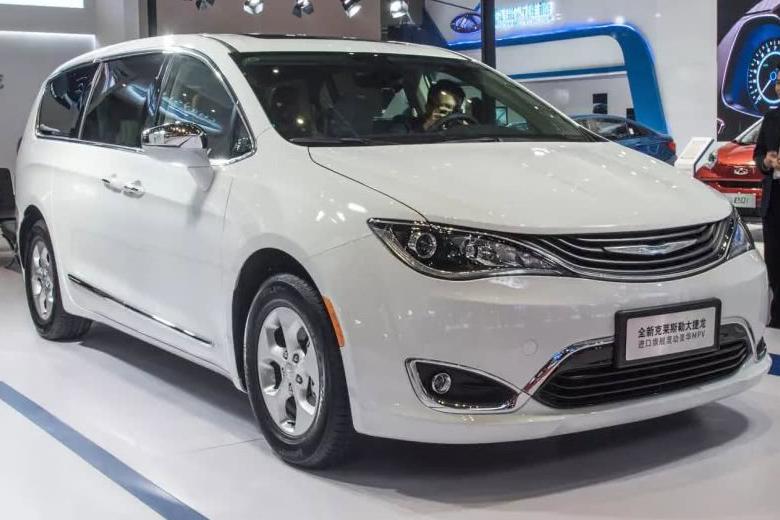 能拉人能装货，续航近千里，9秒内破百油耗2L的混动“面包车”！