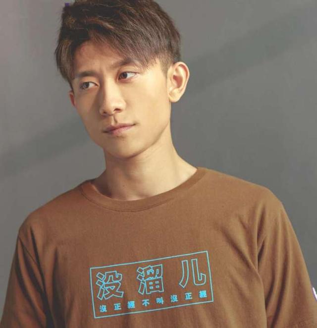 杨紫分手后故作坚强,与张一山穿情侣装,网友纷纷表示