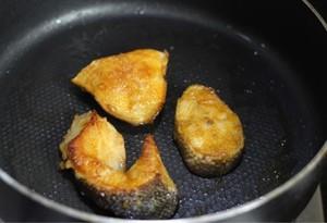 鳕鱼还在清蒸红烧?快点换个做法吧!红酒柠香银