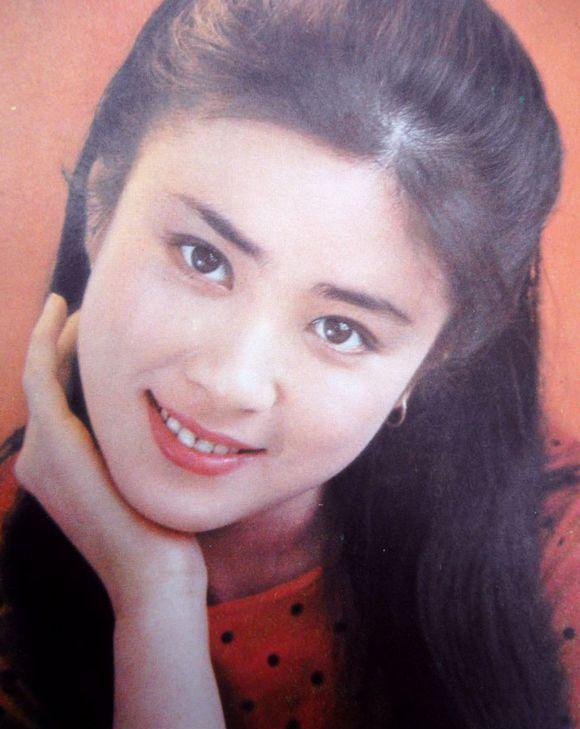 90年代的美女大家想到的只有港台女星,其实内地女星并
