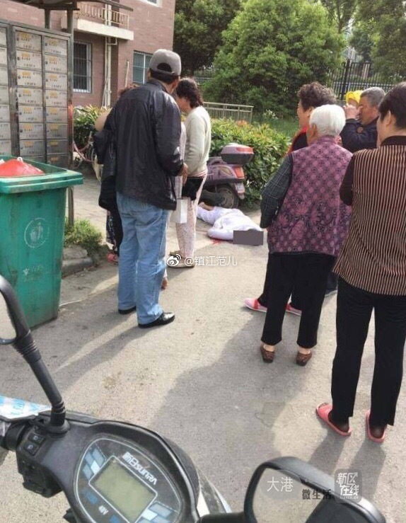 镇江一睡衣穿男子的女生玩适合网页身亡跳楼图片