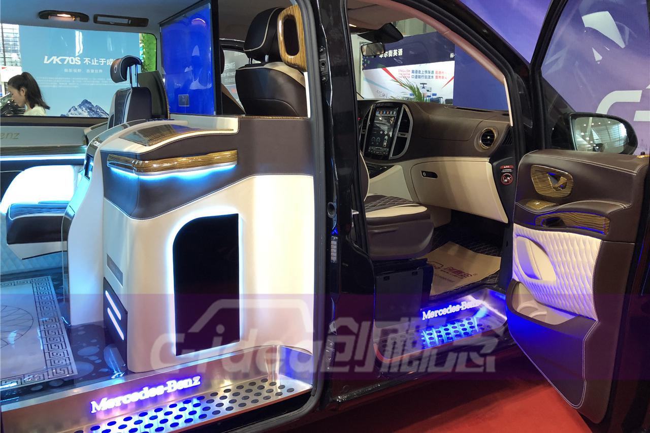 奢华内饰重磅来袭，奔驰威霆改装豪华迈巴赫版