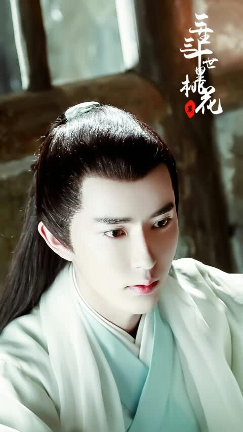 于朦胧版许仙清新俊逸,这白素贞也是颜值很高