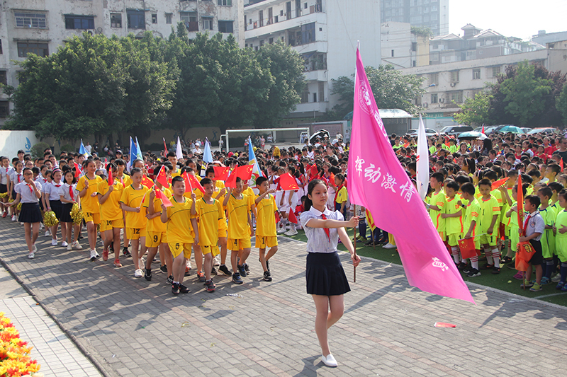 南充:高坪一小举办2018年优胜杯校园足球联