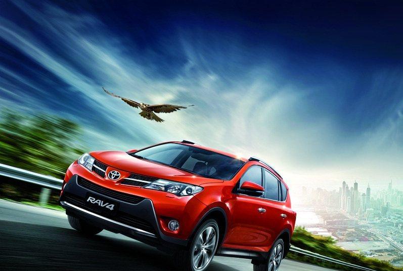 花了20万买丰田RAV4, 车主直言性价比高, 油耗表现很惊喜