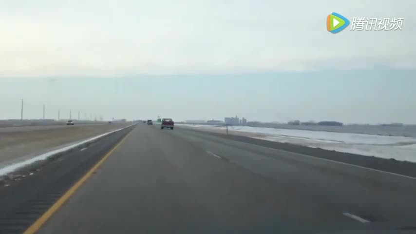 司机一直在评论前车，开始还觉得司机大惊小怪，最后却把我看傻