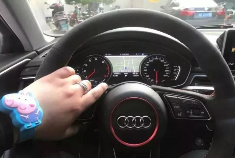 英国熊孩子看的小猪佩奇,怎么在中国成了社会