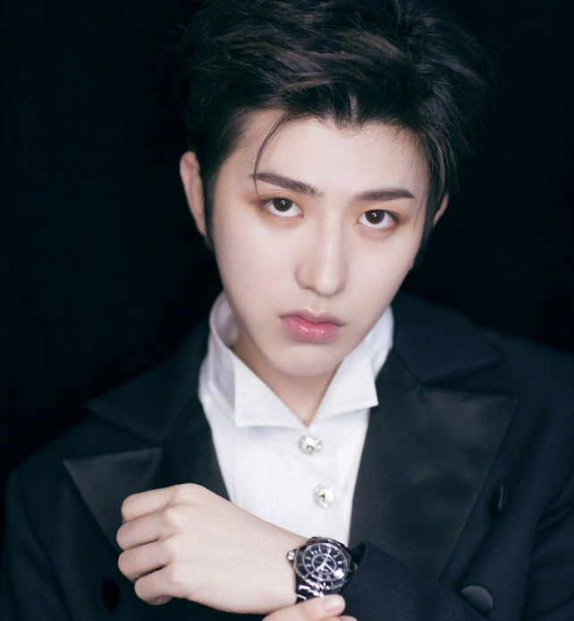 蔡徐坤入中国福布斯,个榜男性排行年纪最小,