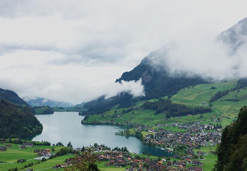 我要分享我的瑞士自驾车旅游经验和注意事项