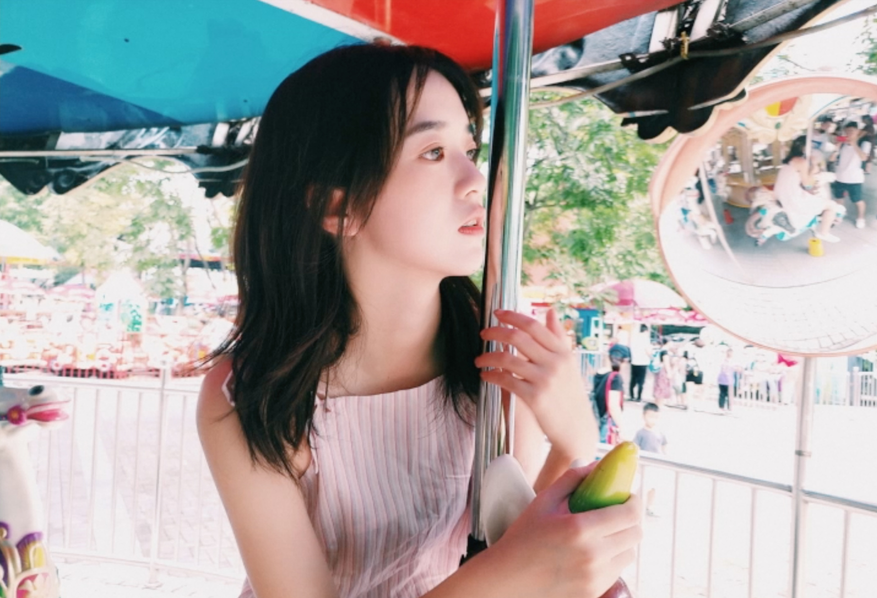 摄影师云东示范用美图T9全身帮女朋友拍女生图片镜手机图片