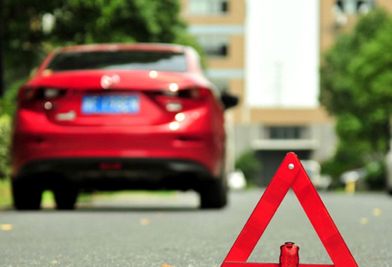 开车发生交通事故,先给谁打电话更保险?别只知