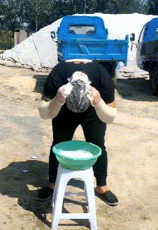 搞笑段子:这款健身器材有人搬得动就是你的了!