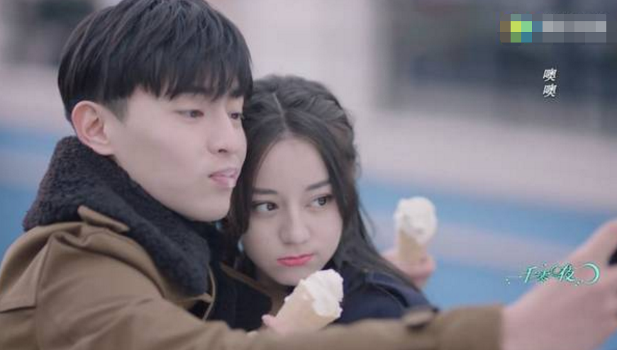 看了赵丽颖、baby、热巴和邓伦的合照,才明白