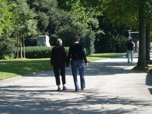 家里房子拆迁,我想要继承权,可父亲却给了后妈