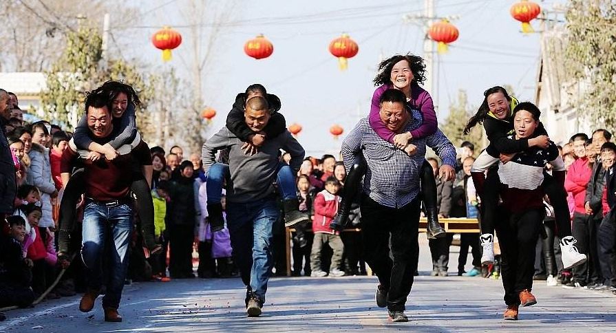 威海首届“背老婆大赛”正式开启