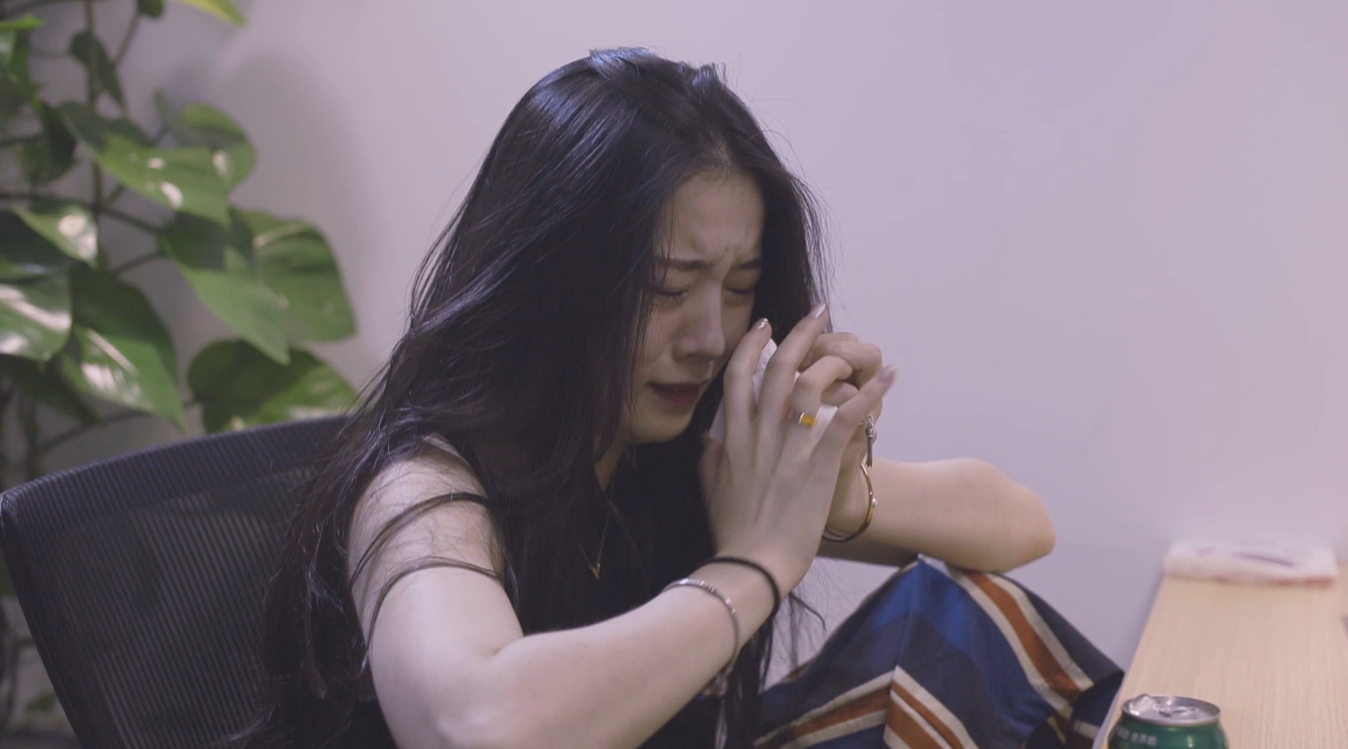 安慰失恋女同事,她却哭的更厉害了