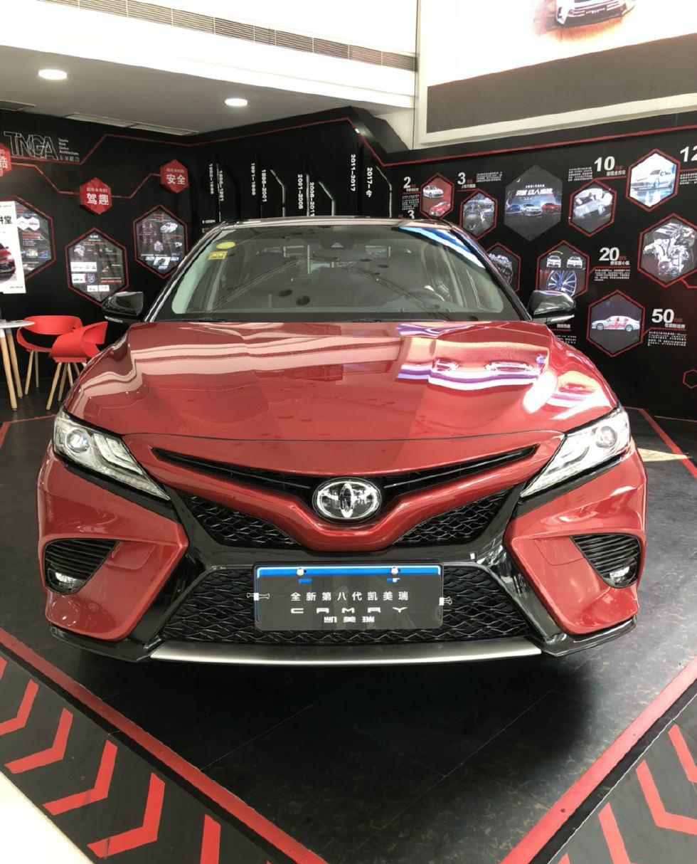 凯美瑞锋尚版2.5红黑,凯美瑞锋尚版2.5黑色 实拍,第八代凯美瑞2,5锋尚版,红黑双色,黑色内饰