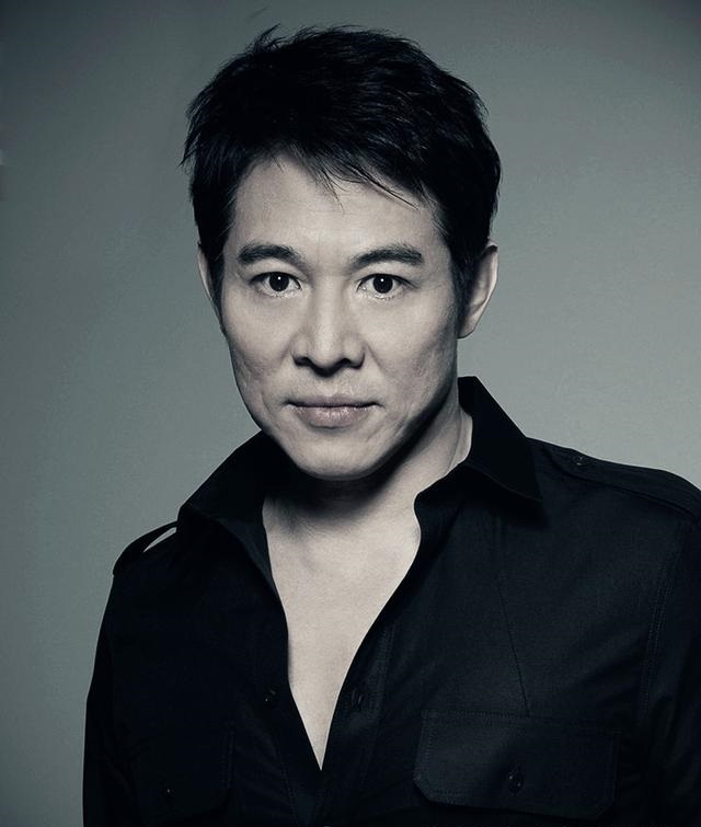 他不是中国人,被称为中国功夫皇帝,片酬4亿,拥有辆千万超跑!
