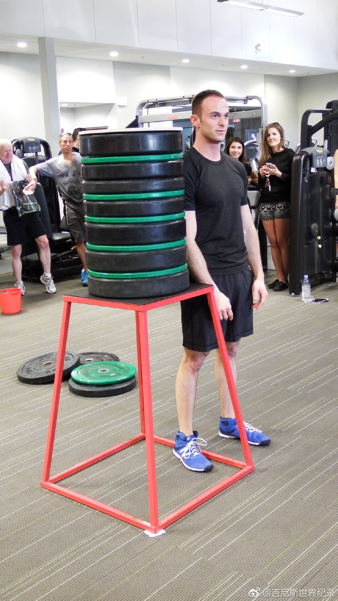 双腿立定跳高世界纪录:1.616米!单腿的世界纪