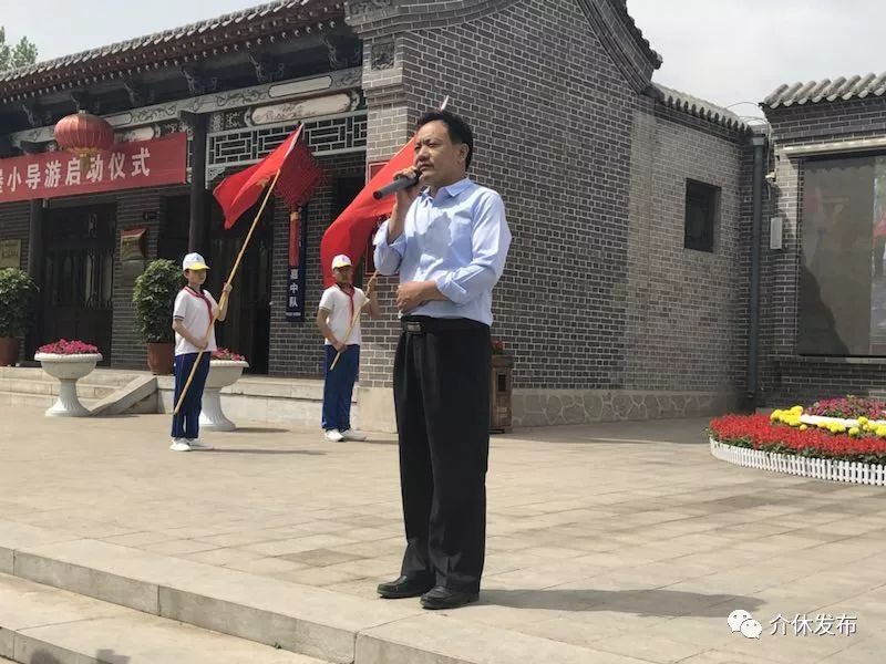 张壁古堡来了一群小导游,看看他们是谁呢?