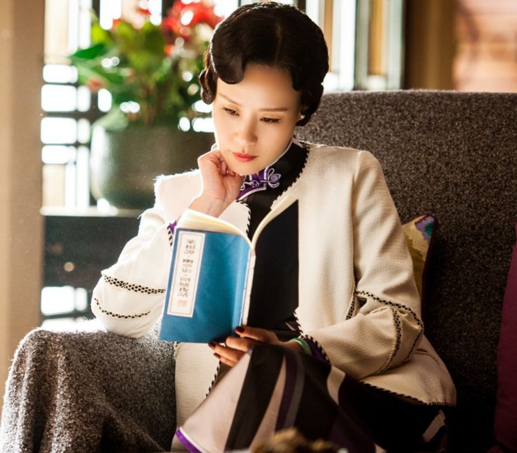 她被称国际影星,演技超孙俪,与外国丈夫结婚