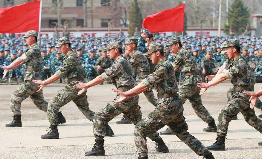 家属想去部队看望军人,吃饭和住宿是收费的?需