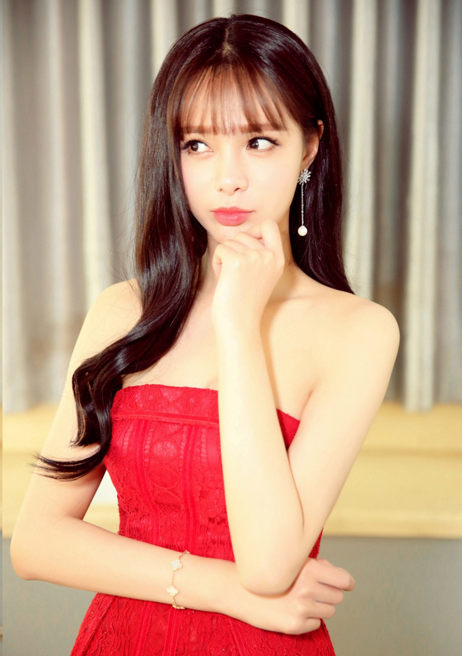 芒果台备受争议的三位女主播，她五年换四个名字，她人设崩塌！