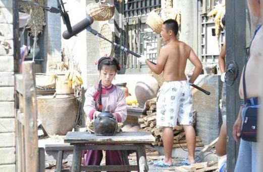 《新还珠格格》幕后花絮，张张精彩，穿越来的帅哥要注意形象哦