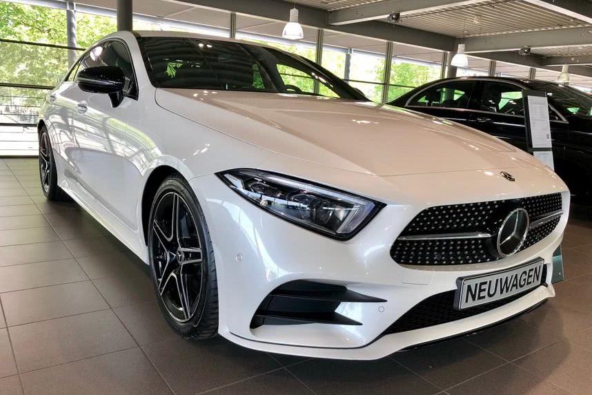 堪称最美奔驰轿跑 优雅线条不输保时捷 精致内饰更是完胜奥迪