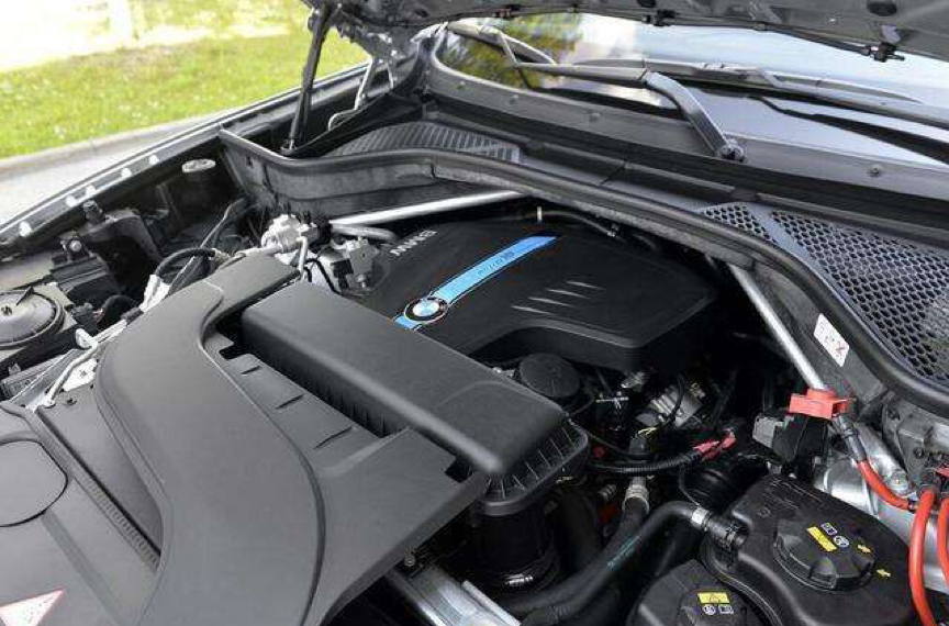 新款宝马X5 xDrive40e有油又有电，还不够你“骑”？