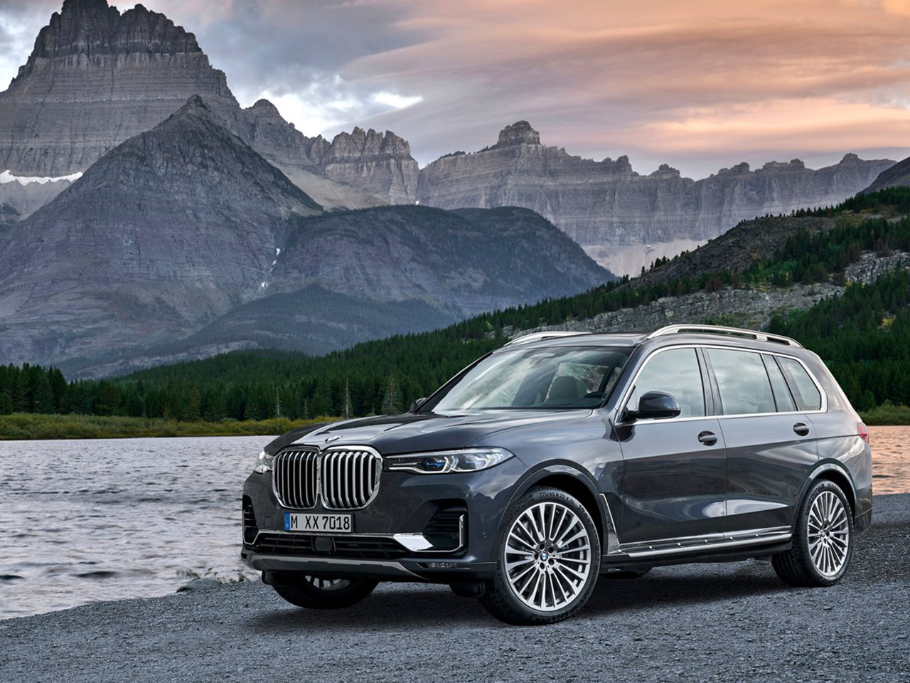 宝马X7重磅发布，星空顶、3.1m轴距加持，车内细节很奢华!