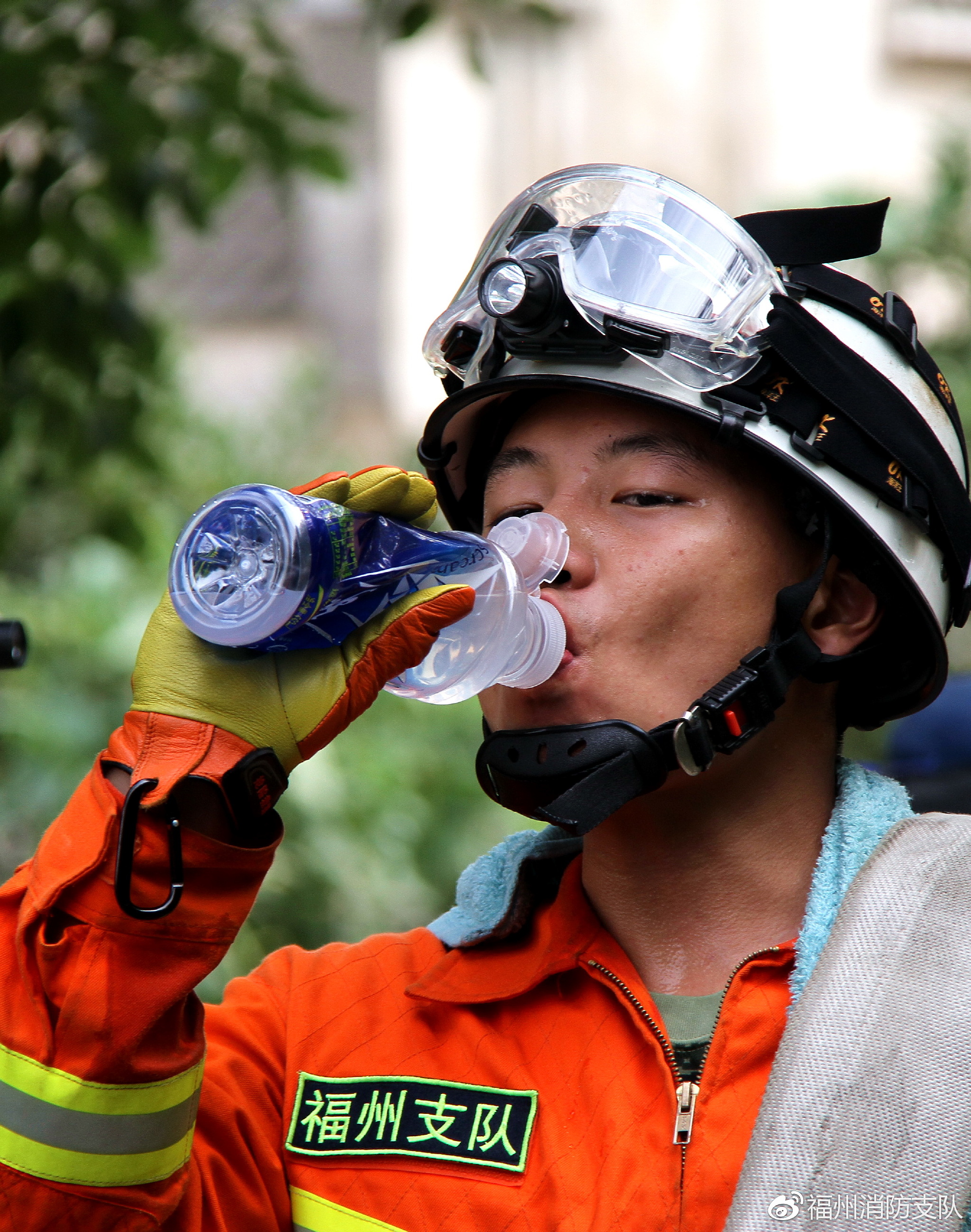 您知道消防员救火有多危险吗?直到我看了这个