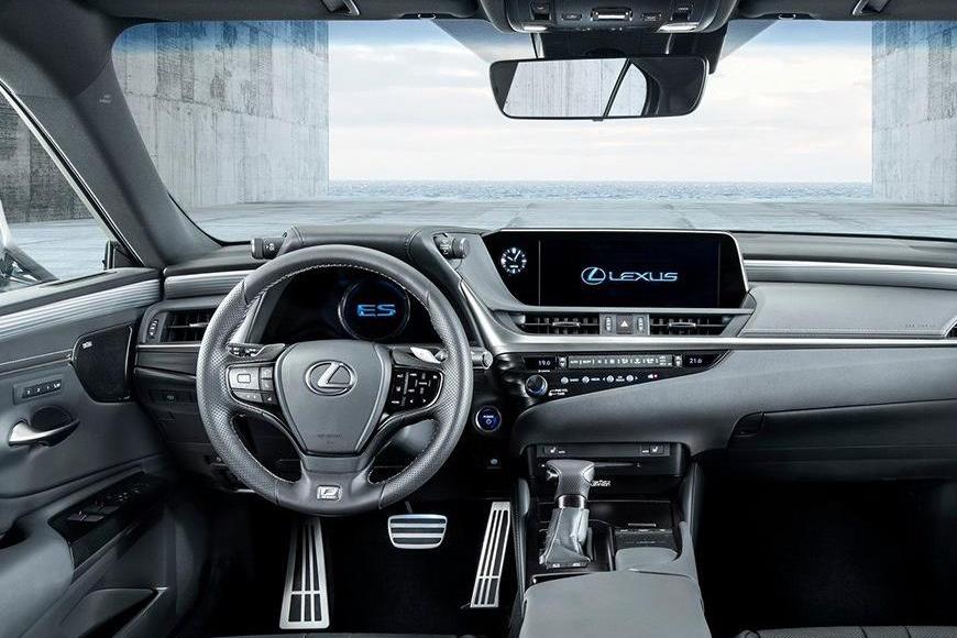 雷克萨斯核心车型换代，比奔驰更豪华，进口税下调后，将跌破30万