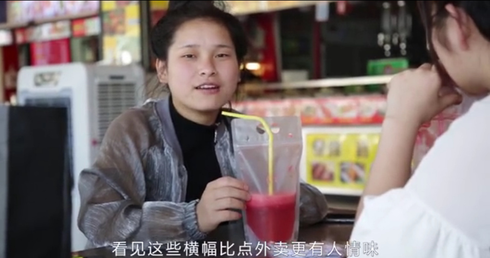 码商催泪横幅送别毕业生,真的想念学校后门的美食街啦~~~_新浪看点