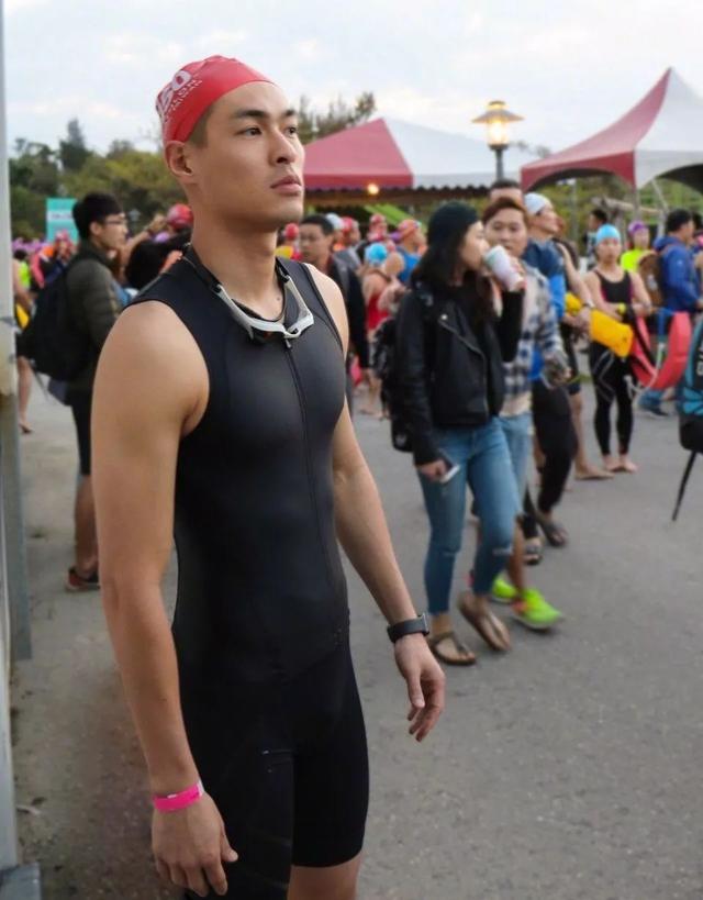 杨佑宁撑爆紧身运动衣,画面劲爆得没sei了!