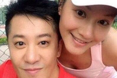 48岁毛宁与妻子生活近照,老婆长这般模样!