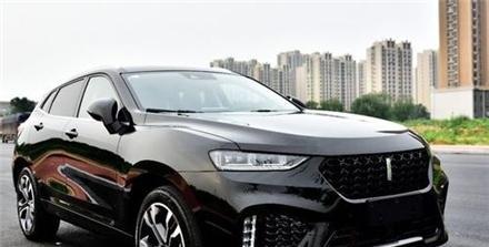 花20万买了一辆长城VV7，停在停车场，车型颇有一番霸气！