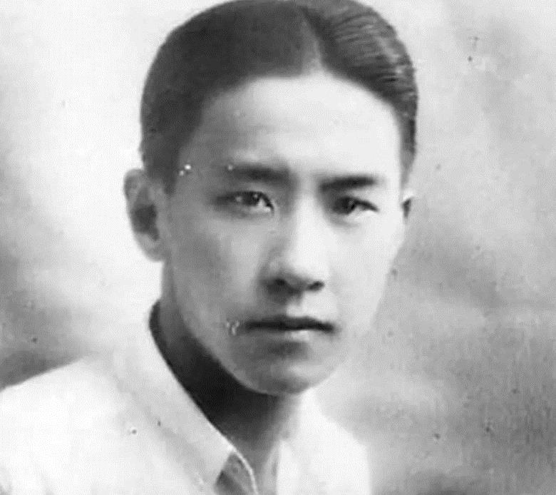 罕见老照片，袁世凯的大儿子，二儿子，五儿子，看看谁最帅