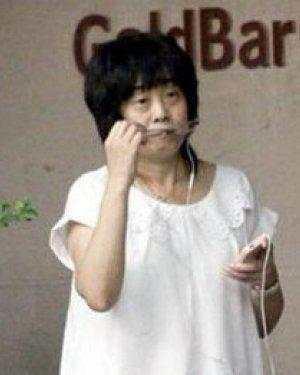 60岁葛优老婆近照曝光，长这般模样，网友：难怪被隐藏这么多年！
