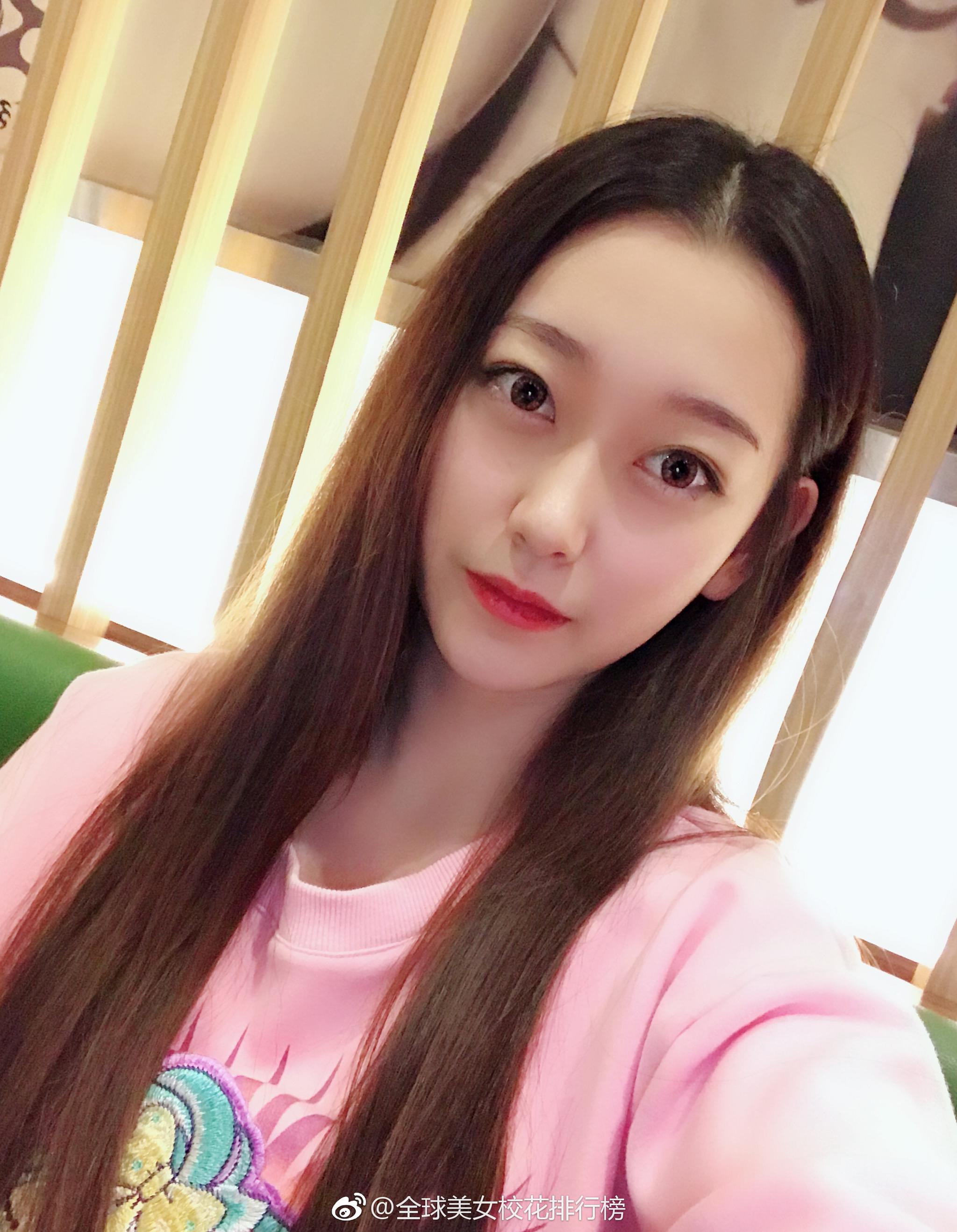 美女校花 北京城市学院 李雨佳 18岁 身高165cm 体重100斤 喜欢跳舞