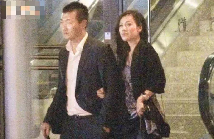 整容、改名，摆阵招男人，把前男友送给闺蜜做老公？为了钱无底线