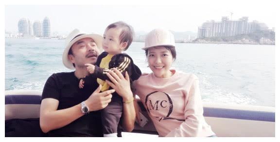 杨乐乐与汪涵结婚十二周年，微博晒出照片：今天属于我们