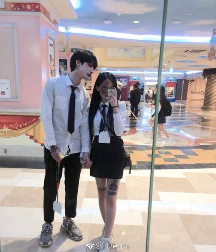 万圣节要到了,mystic大舅子和老婆出门游玩也扮上了恐怖妆