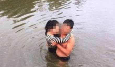 男子见义勇为救落水女子,得知真相后,又将美女