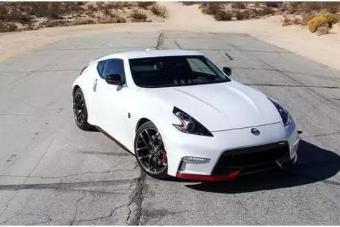 太扎心了！这四款跑车在国外才售十几万，国内却是豪车价