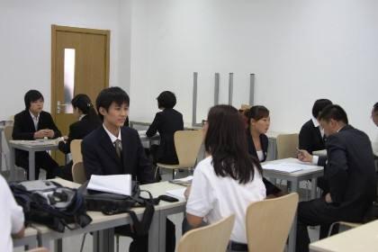 面试官:老员工问工资,你怎么委婉拒绝?专科生